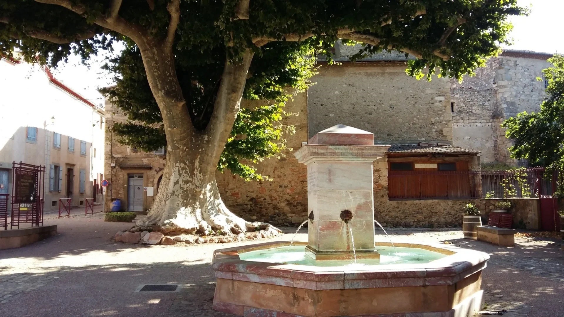 Caunes -Minervois en Pays Cathare