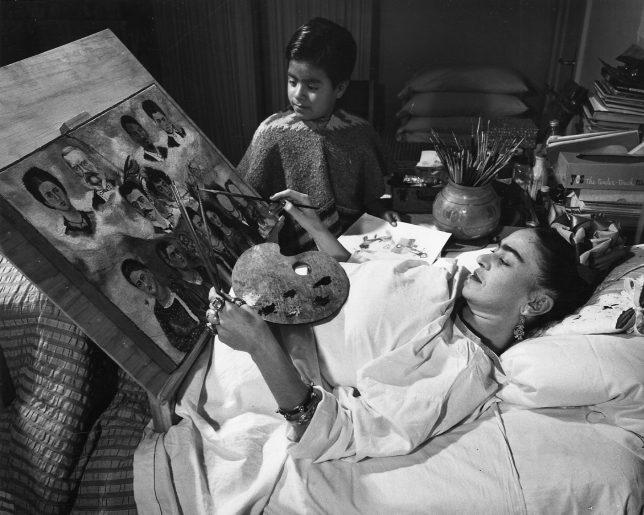 1925 frida dans son lit